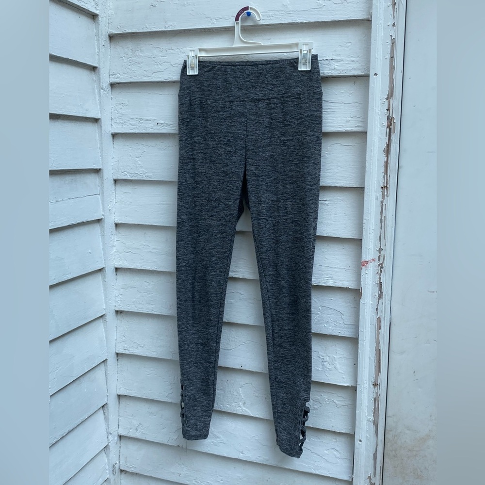 🏷️ No Boundaries Gray Leggings Comfortable Stretchy Bottoms